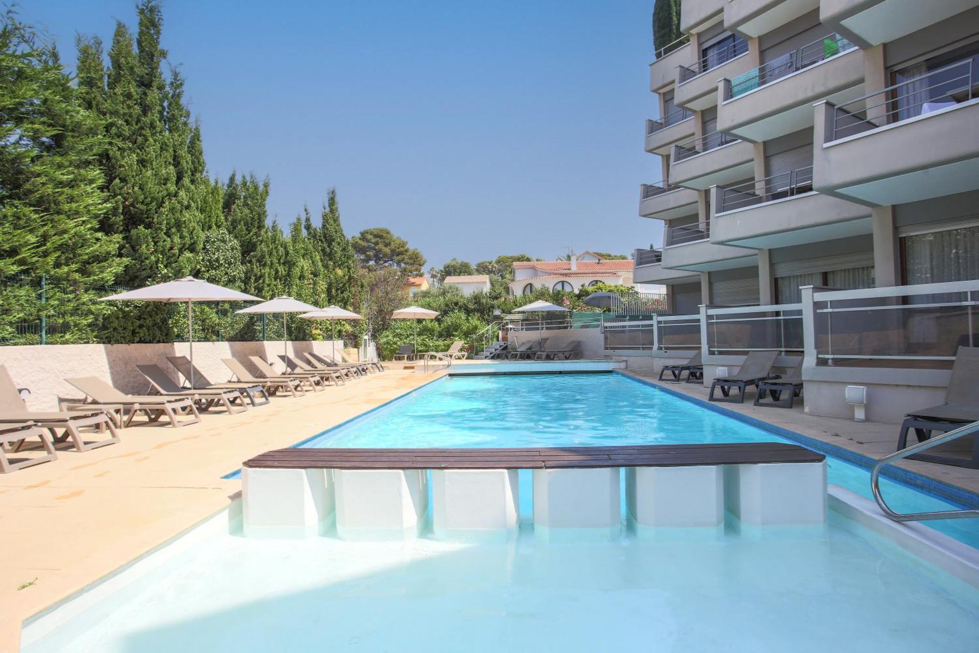 Hotel Brise De Mer - Piscine Interieure & Exterieure Saint-Raphaël Buitenkant foto